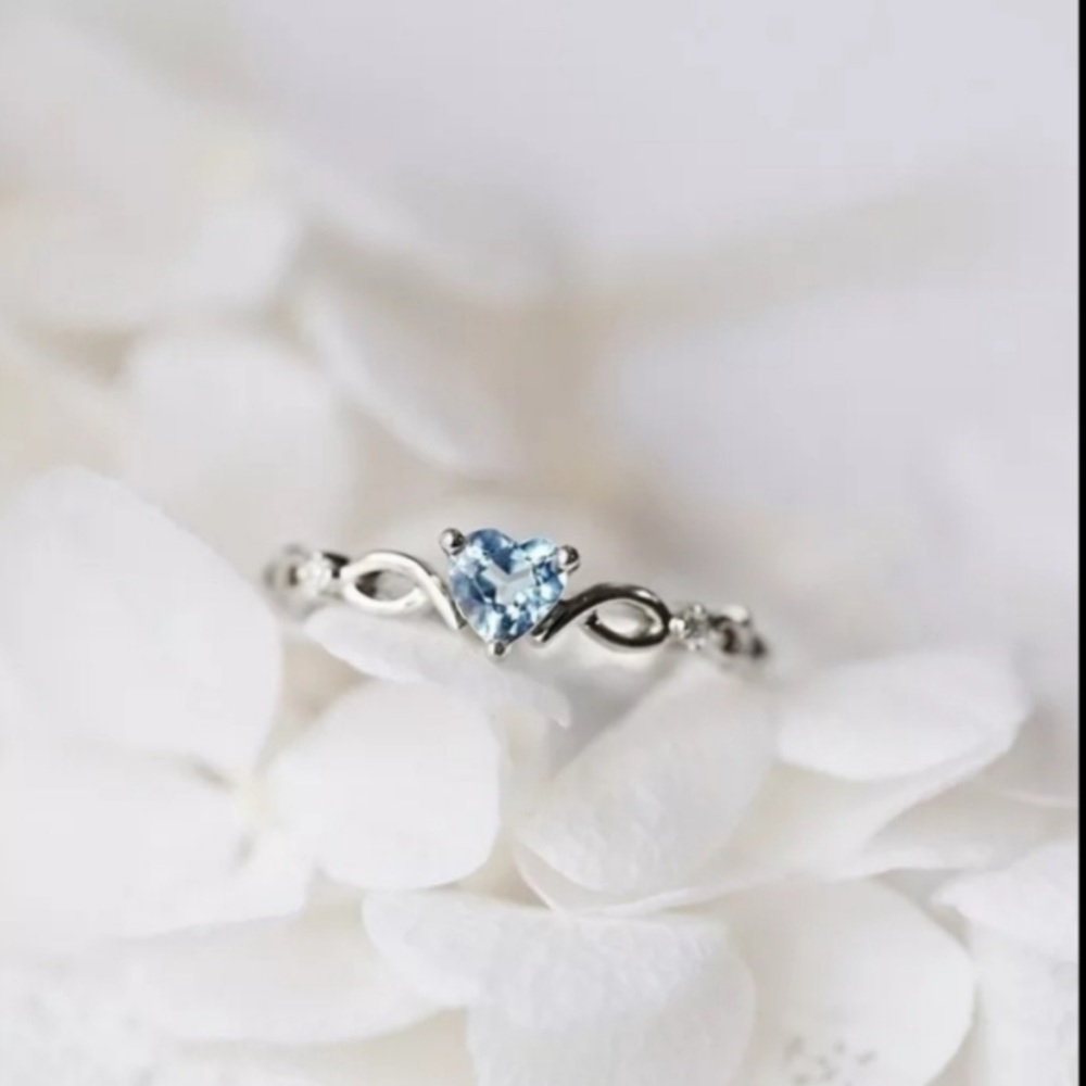 Dainty aquamarine silver ring